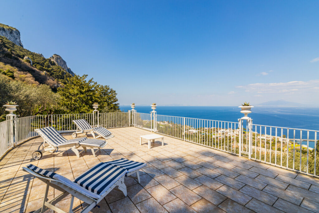 Venduta la villa di Christian De Sica a Capri.