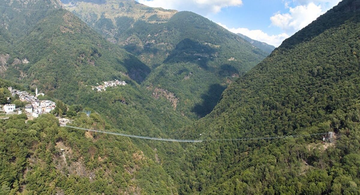 Il Ponte dei Minatori attraversa la Valvarrone a 204 metri sopra il Varrone