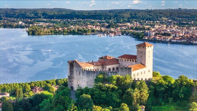 Rocca di Angera, tra affreschi medievali e il Museo della Bambola sul Lago Maggiore