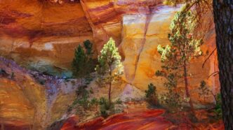 A Rustrel il paesaggio d’ocra che ricorda il Grand Canyon: è il Colorado Provenzale